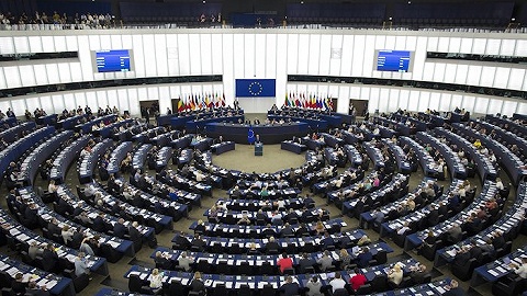 容克在欧洲议会发表“盟情咨文” 提议重振经济、严控边境